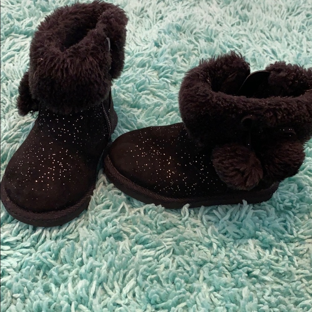 👼🏻5 for $20👼🏻 Toddler Size 6 Boots